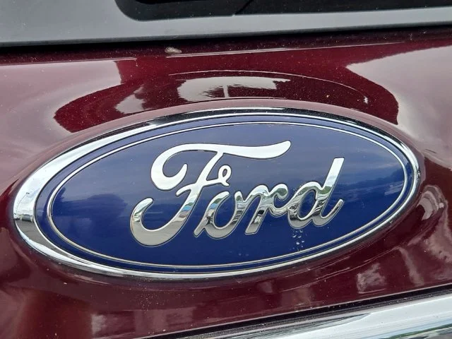 Used 2018 Burgundy Ford XLT image 16