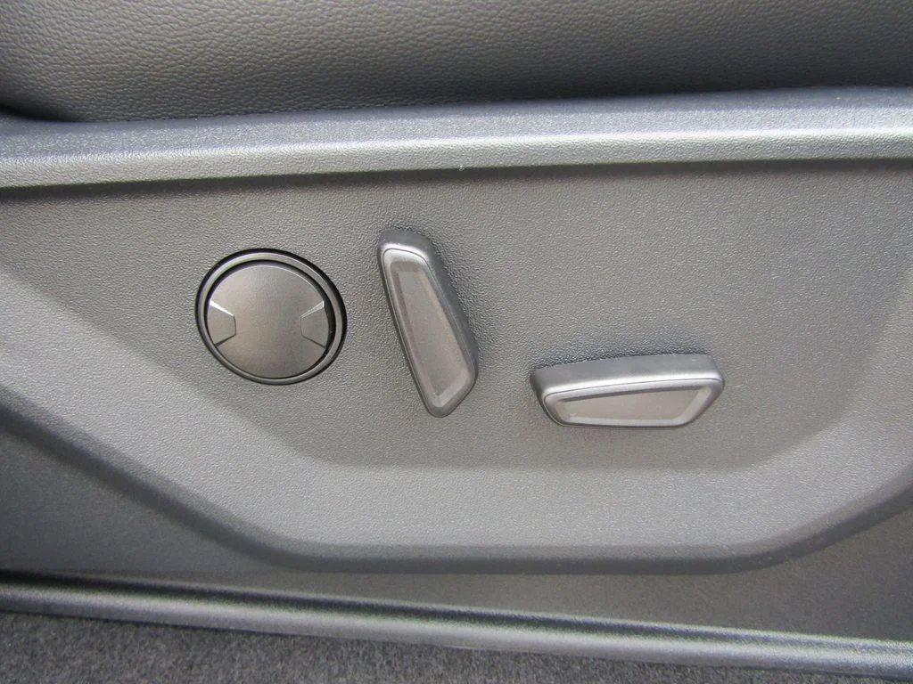 New 2026 Ruby Red Metallic Tinted Clearcoat Ford Lariat® image 43