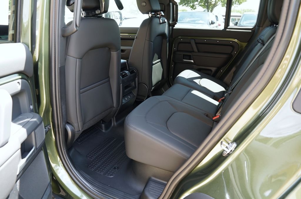 New 2026 Woolstone Green Land Rover S image 29