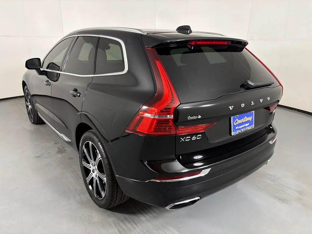 Used 2020 Onyx Black Metallic Volvo T5 Inscription image 6