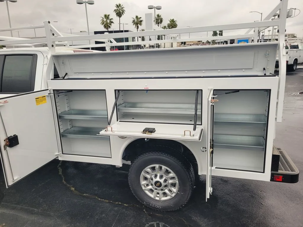 New 2026 Summit White Chevrolet WT image 8