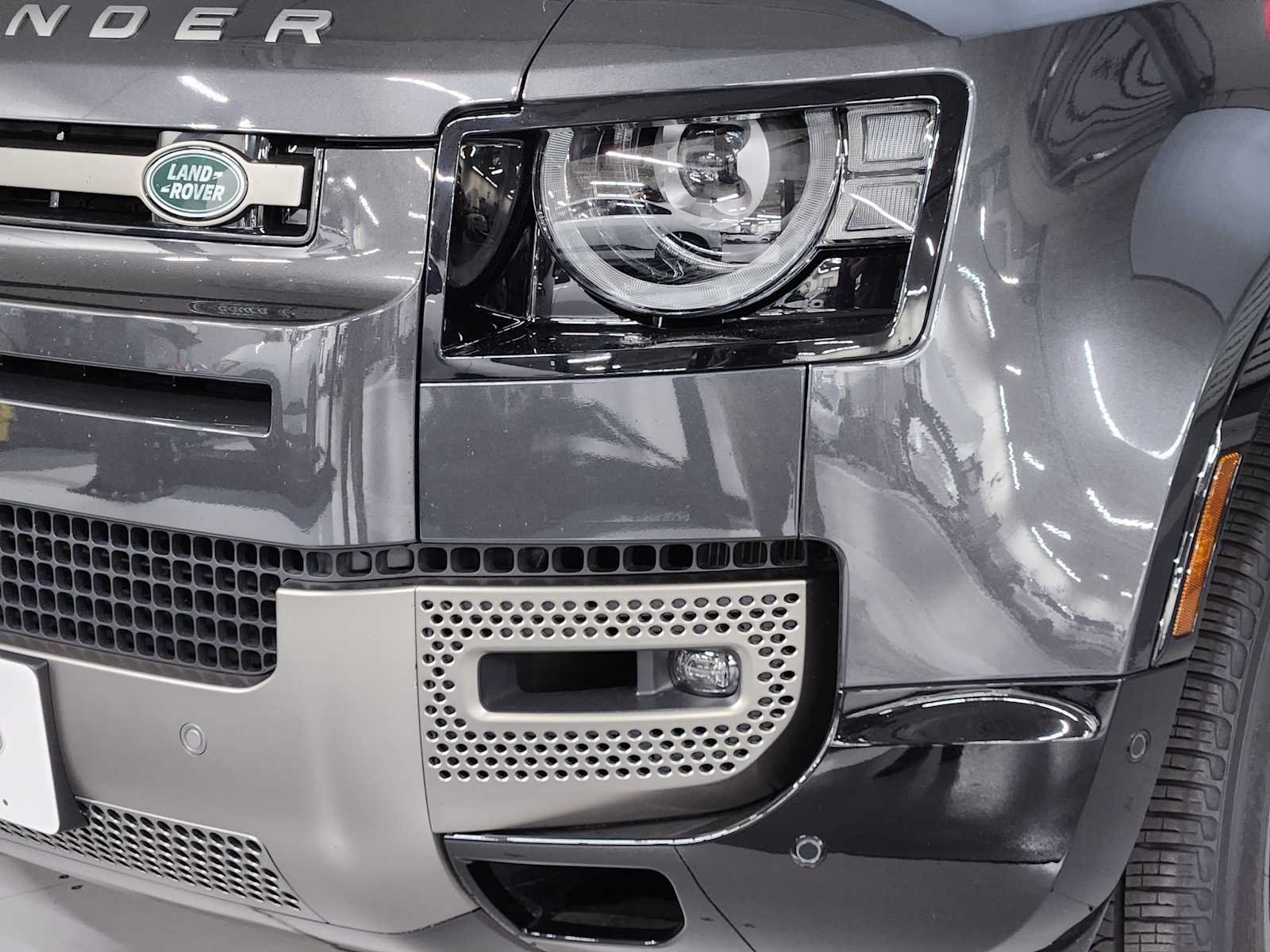 2025 Land Rover Defender X-Dynamic SE - Photo 19