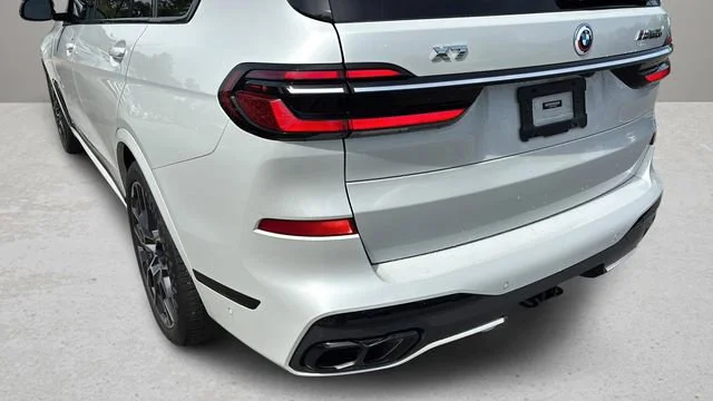 Used 2023 White BMW M60i image 39