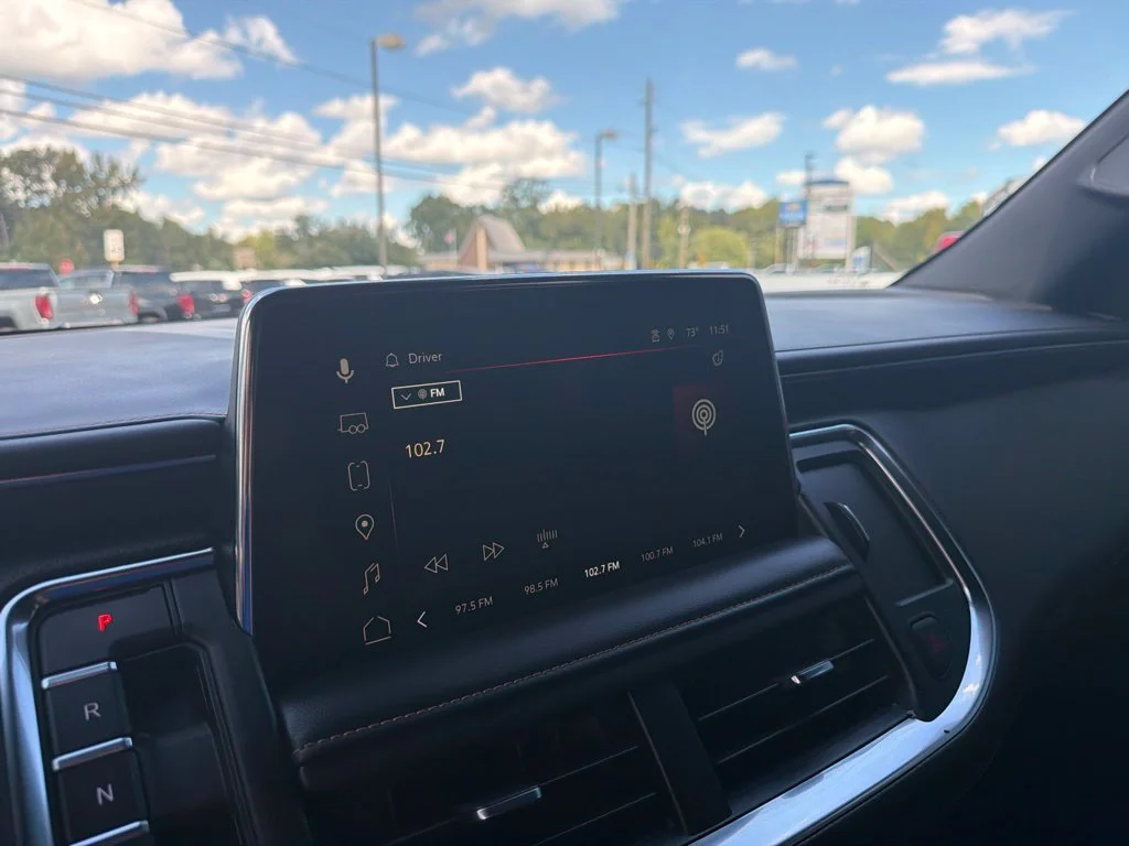 Used 2024 Sterling Metallic GMC AT4 image 17
