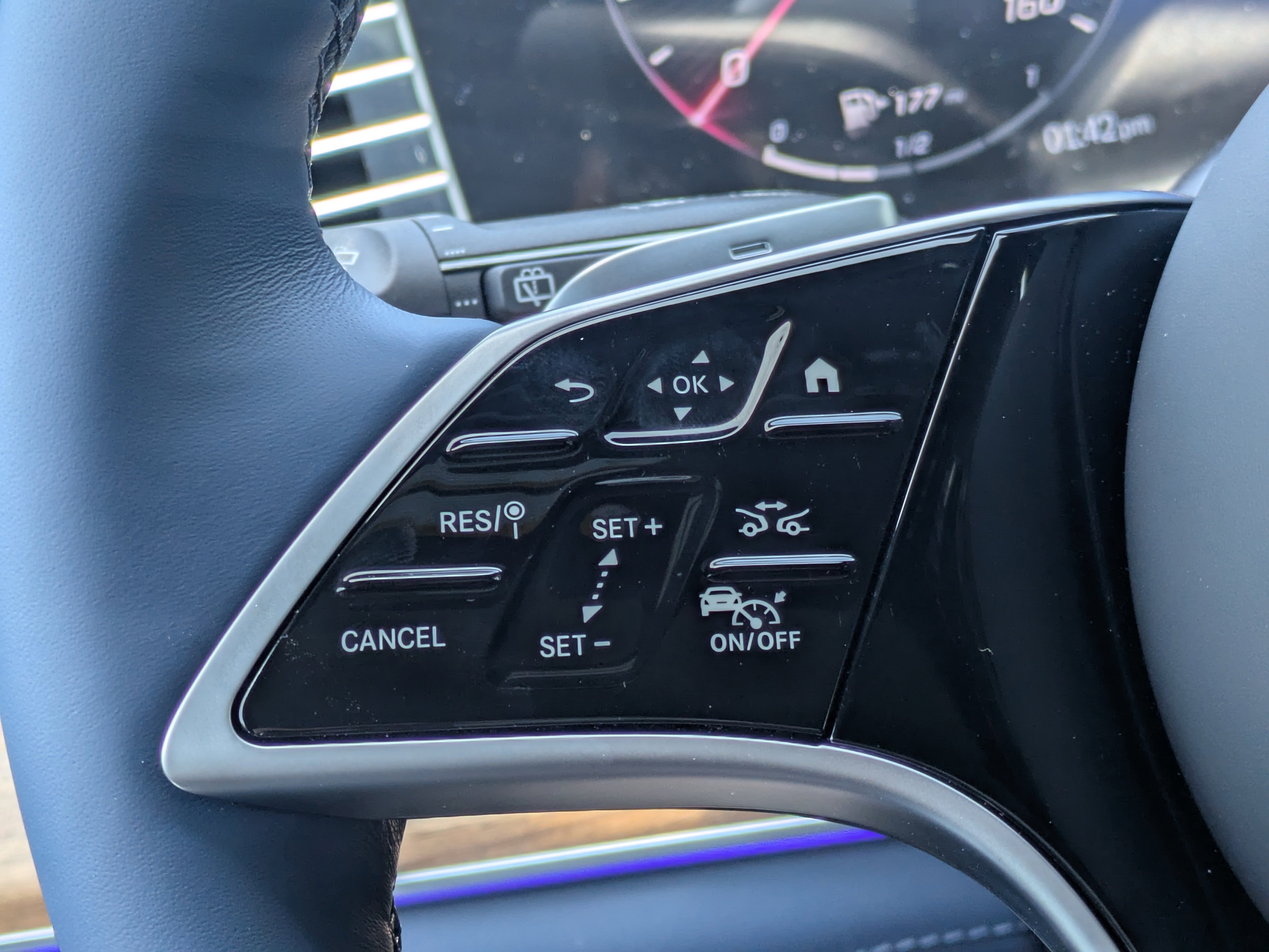 New 2026 MANUFAKTUR Cote d'Azur Light Blue Metallic Mercedes-Benz GLE 350 image 23