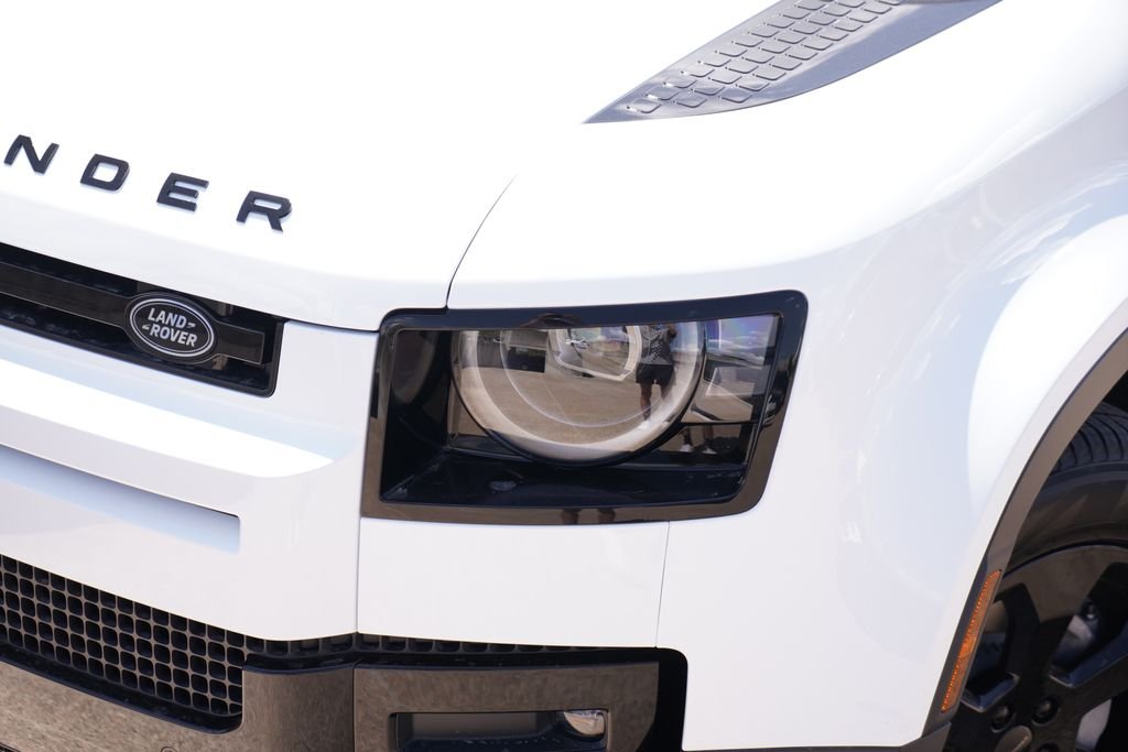New 2026 Fuji White Land Rover S image 2