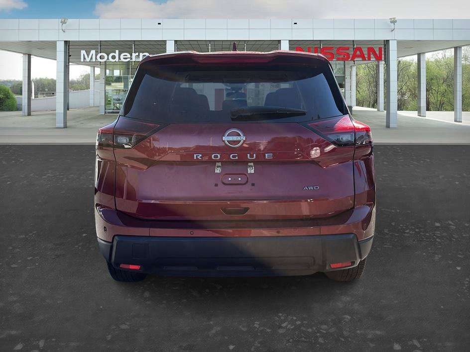 Used 2025 Scarlet Ember Tintcoat Nissan SV image 4