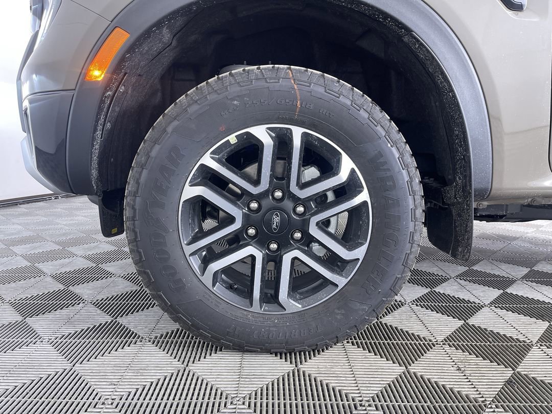 New 2025 Marsh Gray Ford Lariat image 28