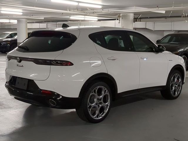 New 2025 Milano White Exterior Paint Alfa Romeo Veloce image 7