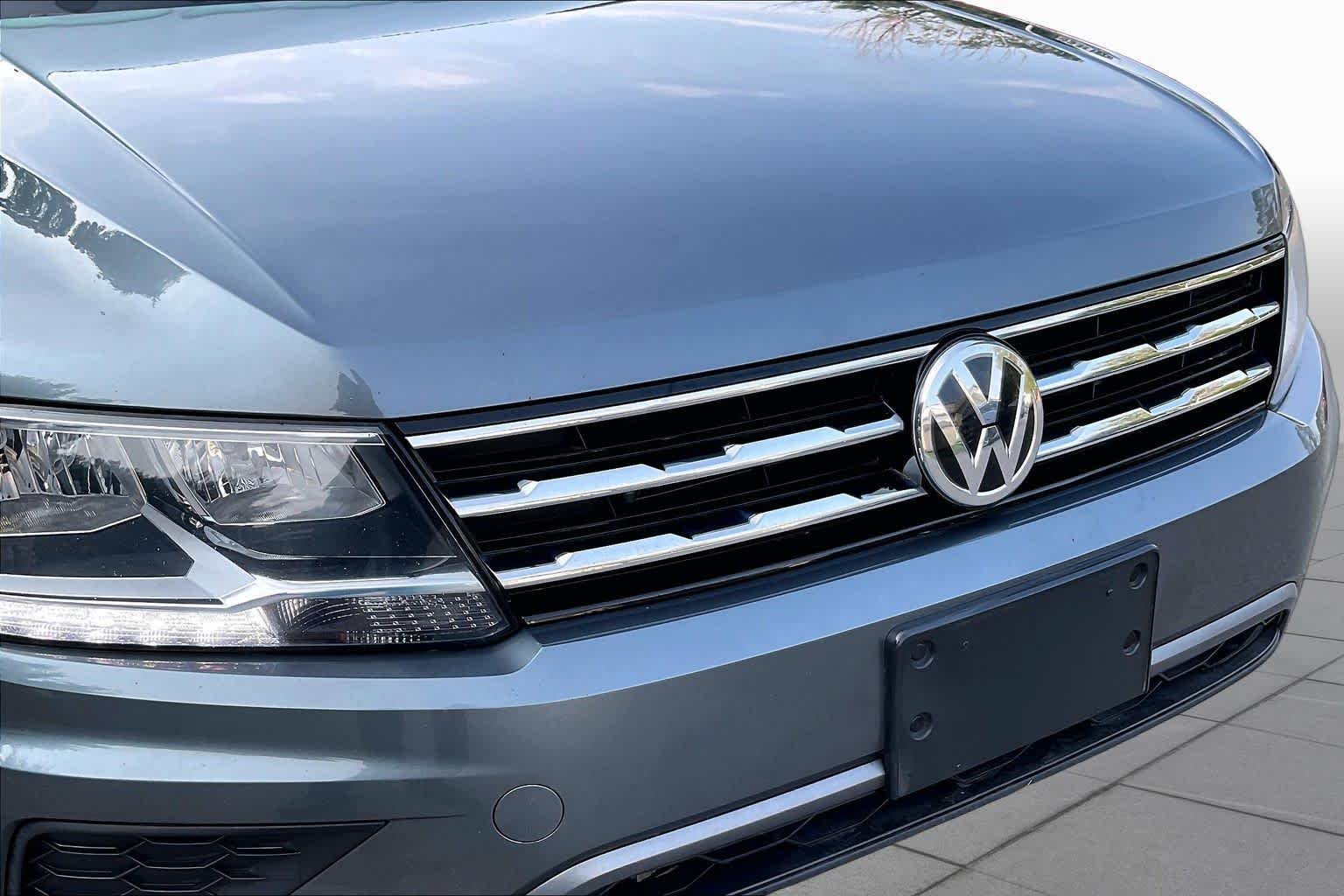 Used 2021 Platinum Gray Metallic Volkswagen SE image 31