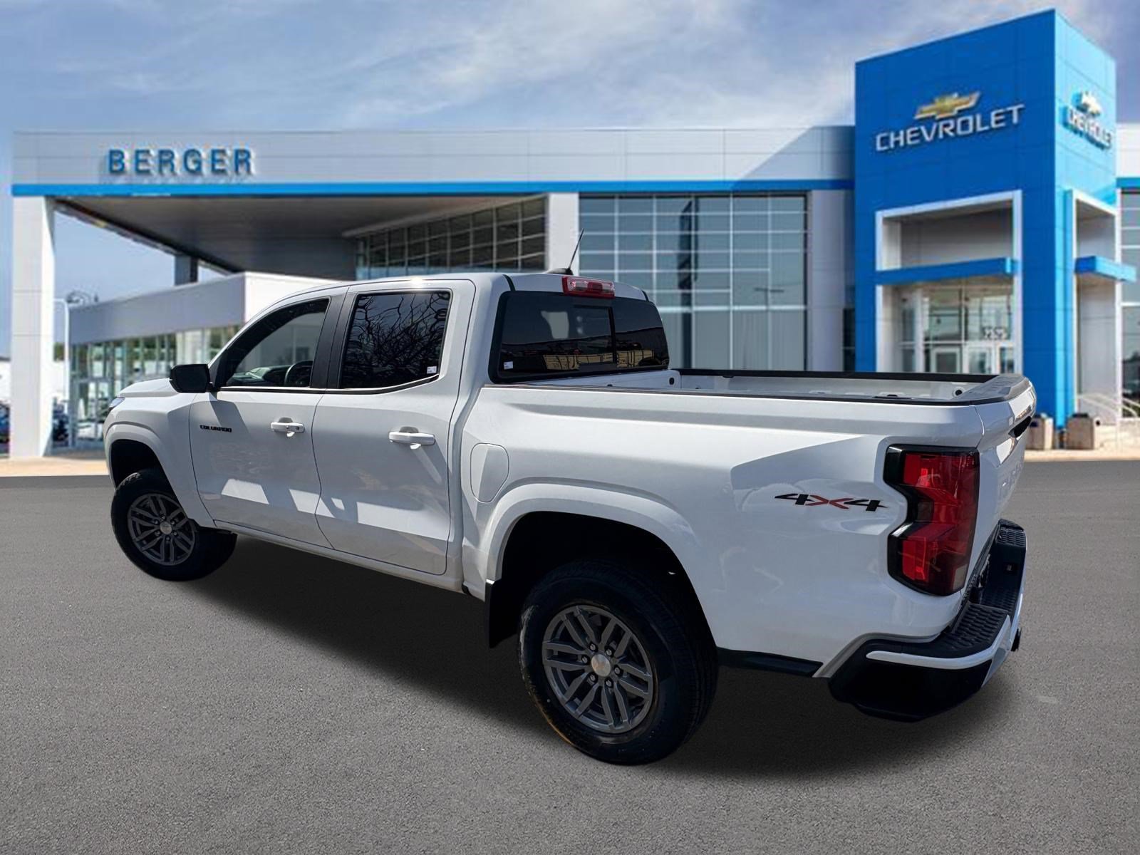 Used 2024 Summit White Chevrolet LT image 4
