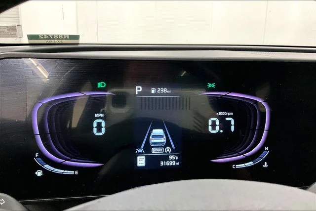 Used 2023 Glacial White Pearl Kia X-Line image 29
