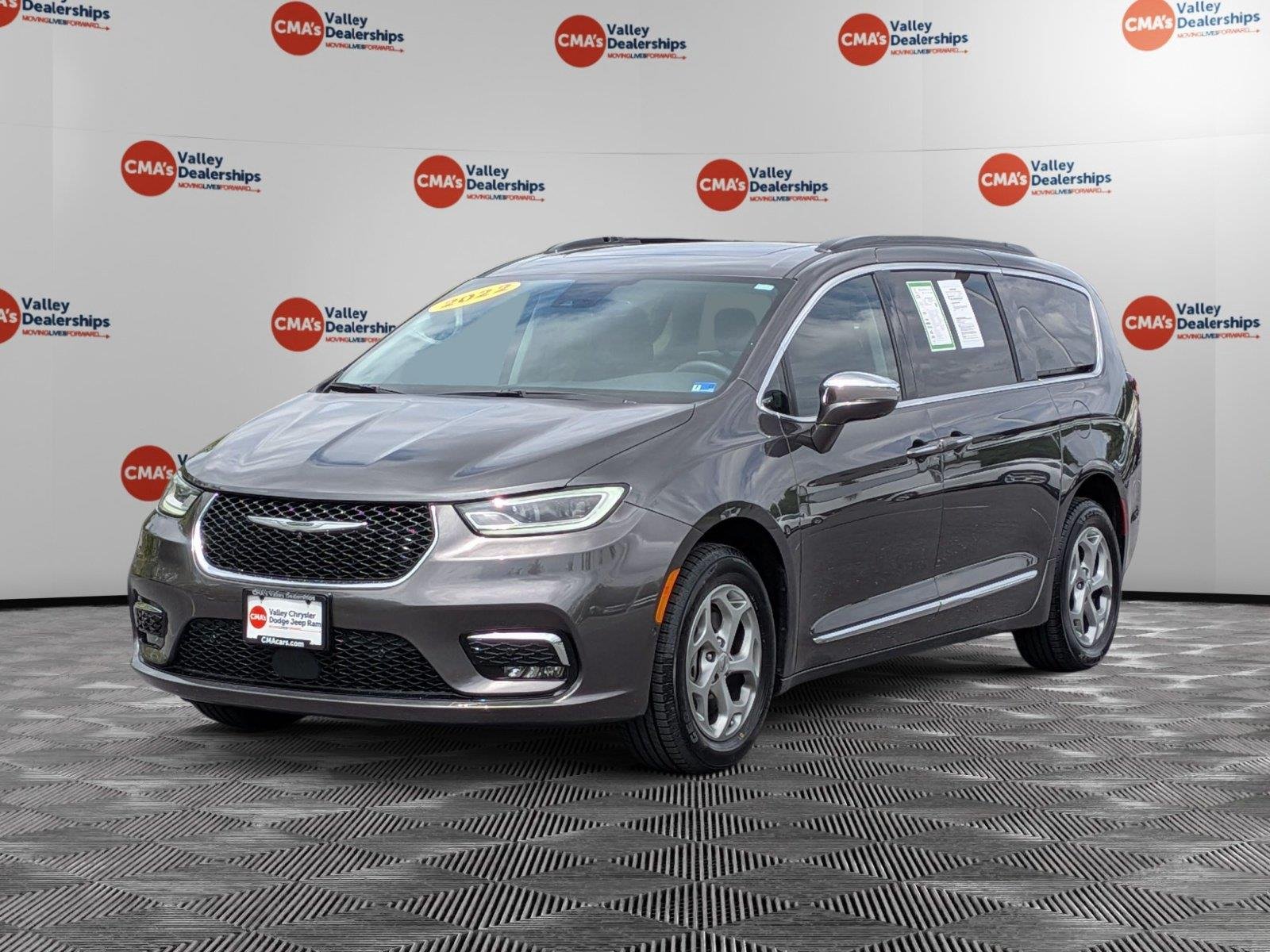 Used 2022 Granite Crystal Metallic Clearcoat Chrysler Limited image 1