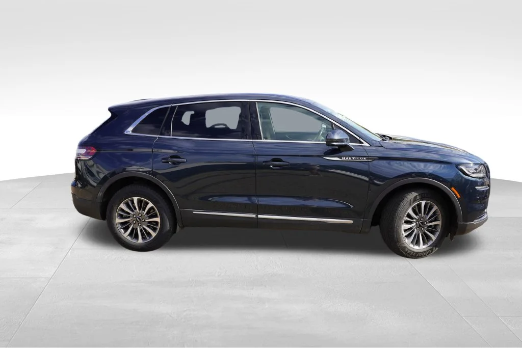 Used 2022 Blue Metallic Lincoln Standard image 2