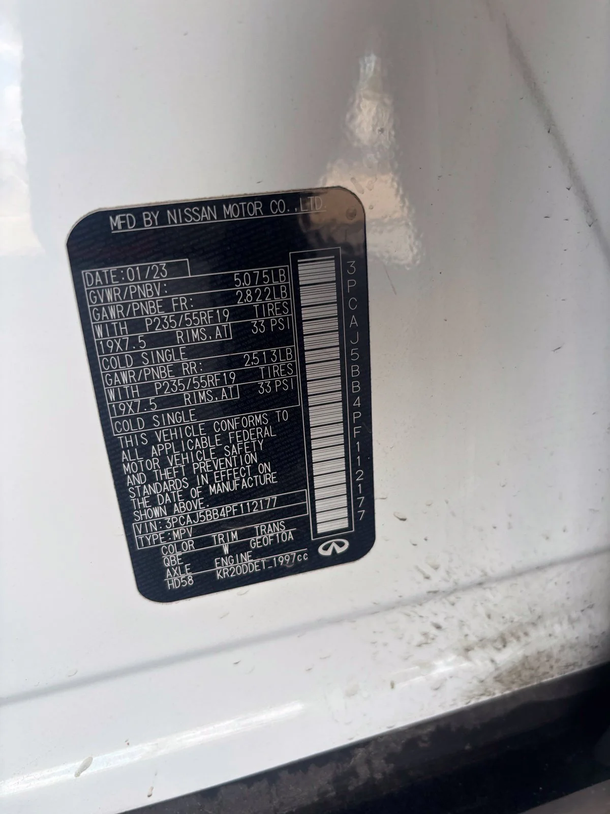 Used 2023 White INFINITI LUXE image 14