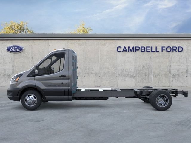 New 2026 Carbonized Gray Metallic Ford Cutaway image 3