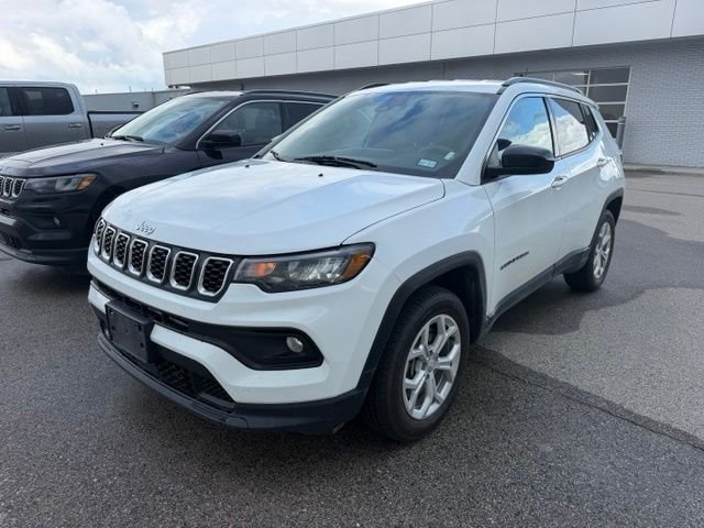 Used 2024 White Jeep Latitude image 3