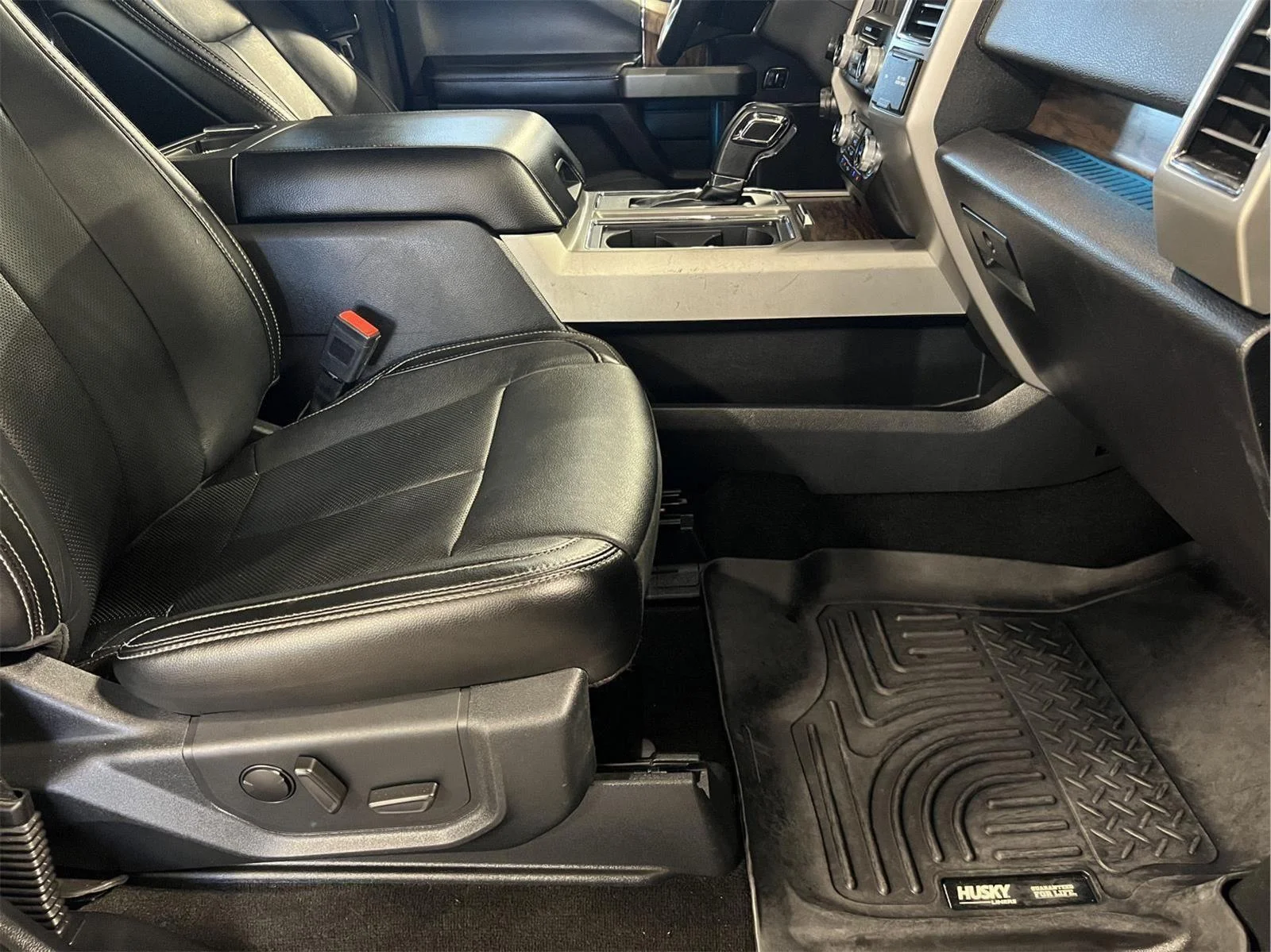 Used 2019 Blue Jeans FORD LARIAT image 20
