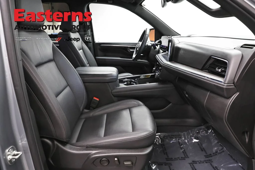 Used 2025 Gray Chevrolet Z71 image 25