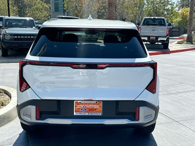 New 2027 Snow White Pearl Kia S image 6