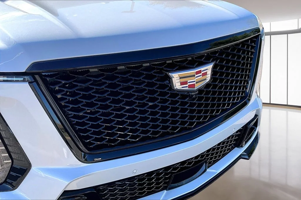 Used 2025 White Cadillac V-Series image 31