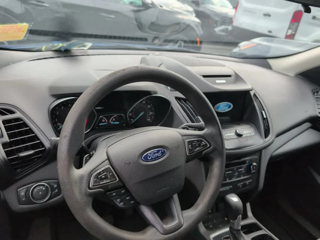 Used 2017 Lightning Blue Ford SE image 4