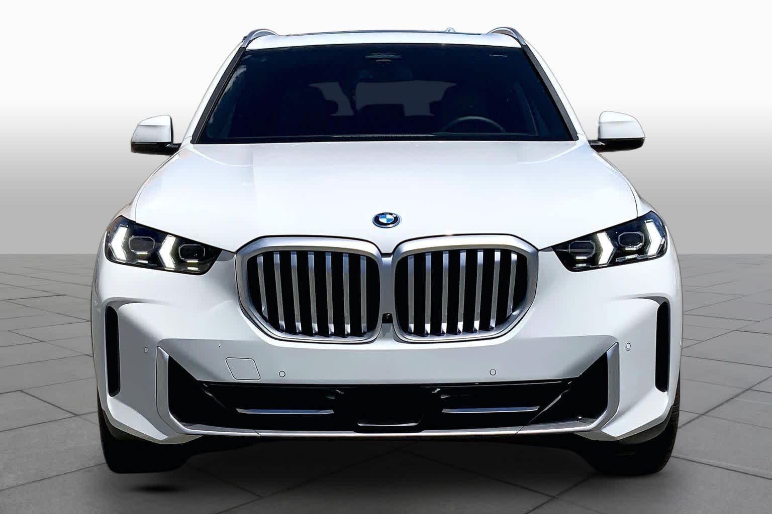 New 2026 Alpine White BMW xDrive50e image 3
