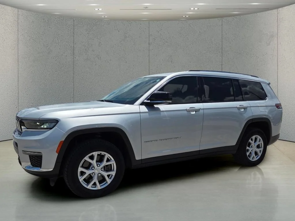Certified Used 2023 Silver Zynith Jeep Limited image 10
