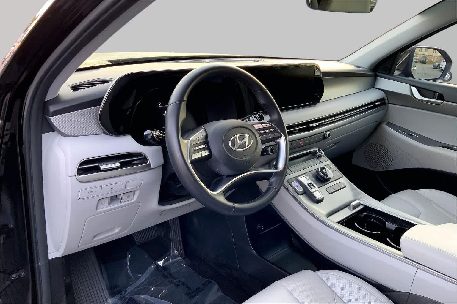 Used 2024 Abyss Black Pearl Hyundai SEL 7P image 16