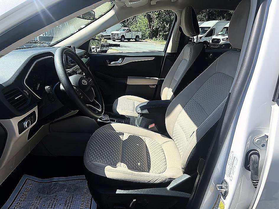 Used 2020 White Metallic Ford SE image 7