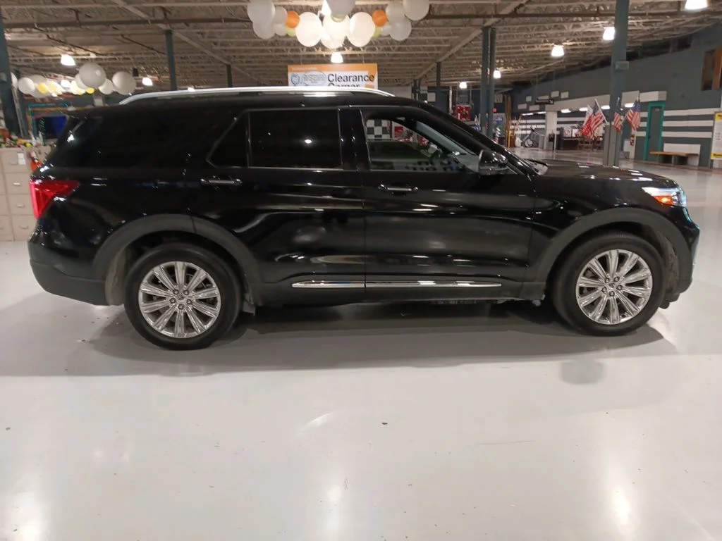 Used 2020 Black Metallic Ford Limited image 5