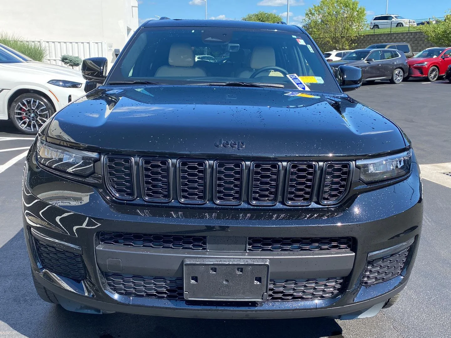 Used 2025 Diamond Black Crystal Pearlcoat Jeep Limited image 5