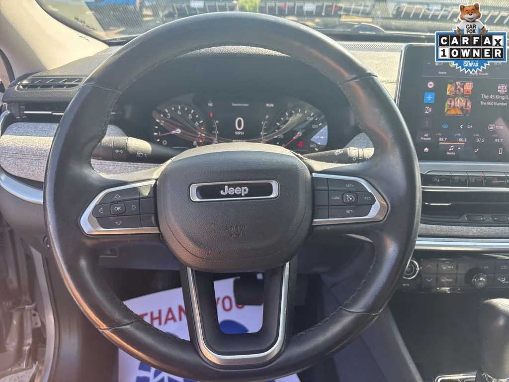 Used 2022 Silver Jeep Latitude Lux image 17