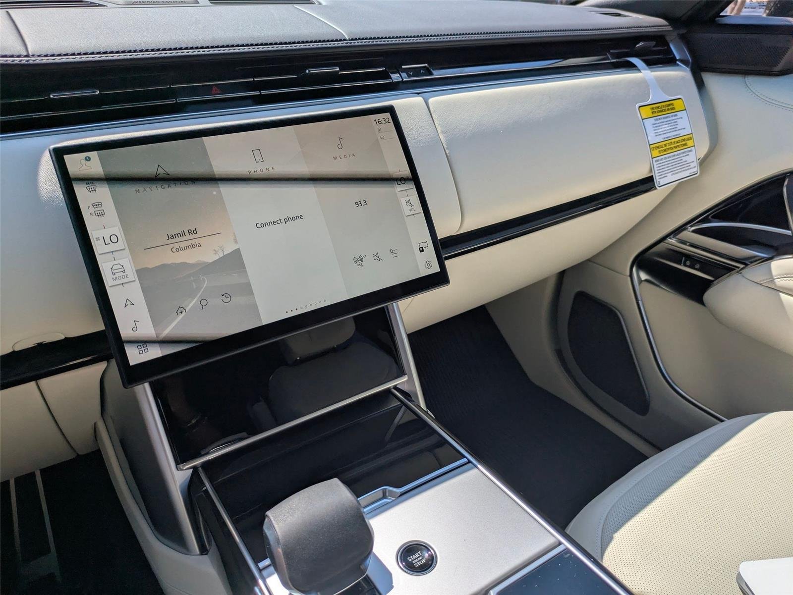 New 2026 Ostuni Pearl White Land Rover Autobiography image 20