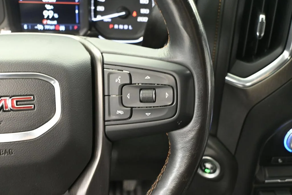 Used 2022 White GMC AT4 image 22