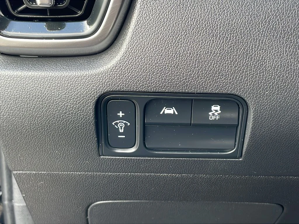 Used 2022 Black Kia S image 19