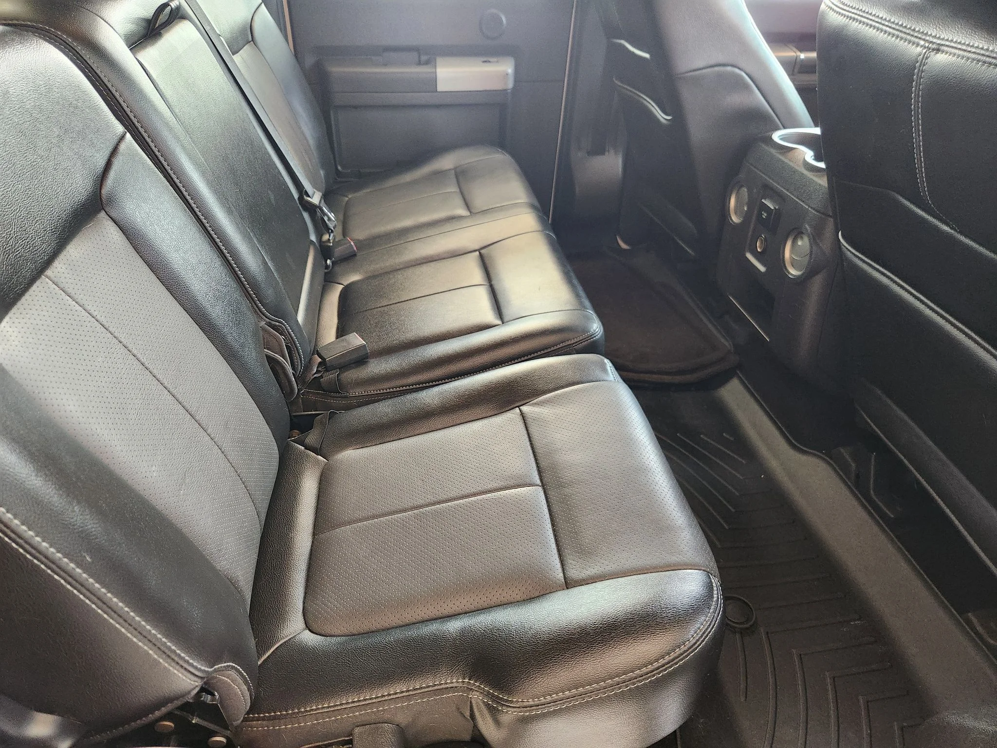 Used 2015 White Platinum Metallic Tri-Coat Ford Lariat image 33
