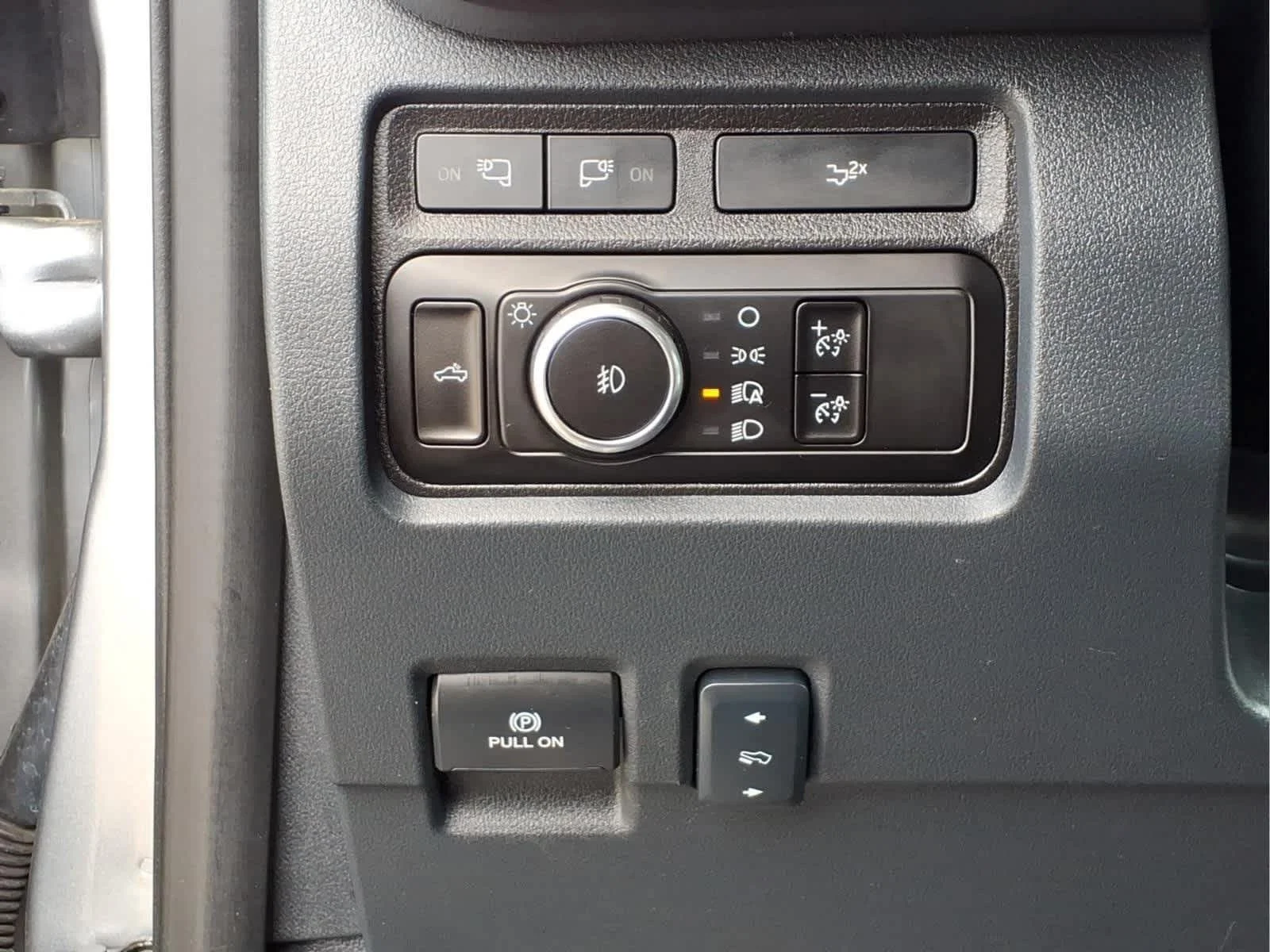 Used 2024 Iconic Silver Ford LARIAT image 15