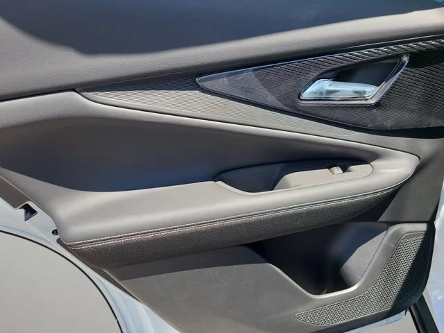 New 2025 Summit White Chevrolet LT image 17
