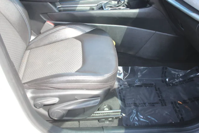 Used 2024 White Jeep Latitude image 32