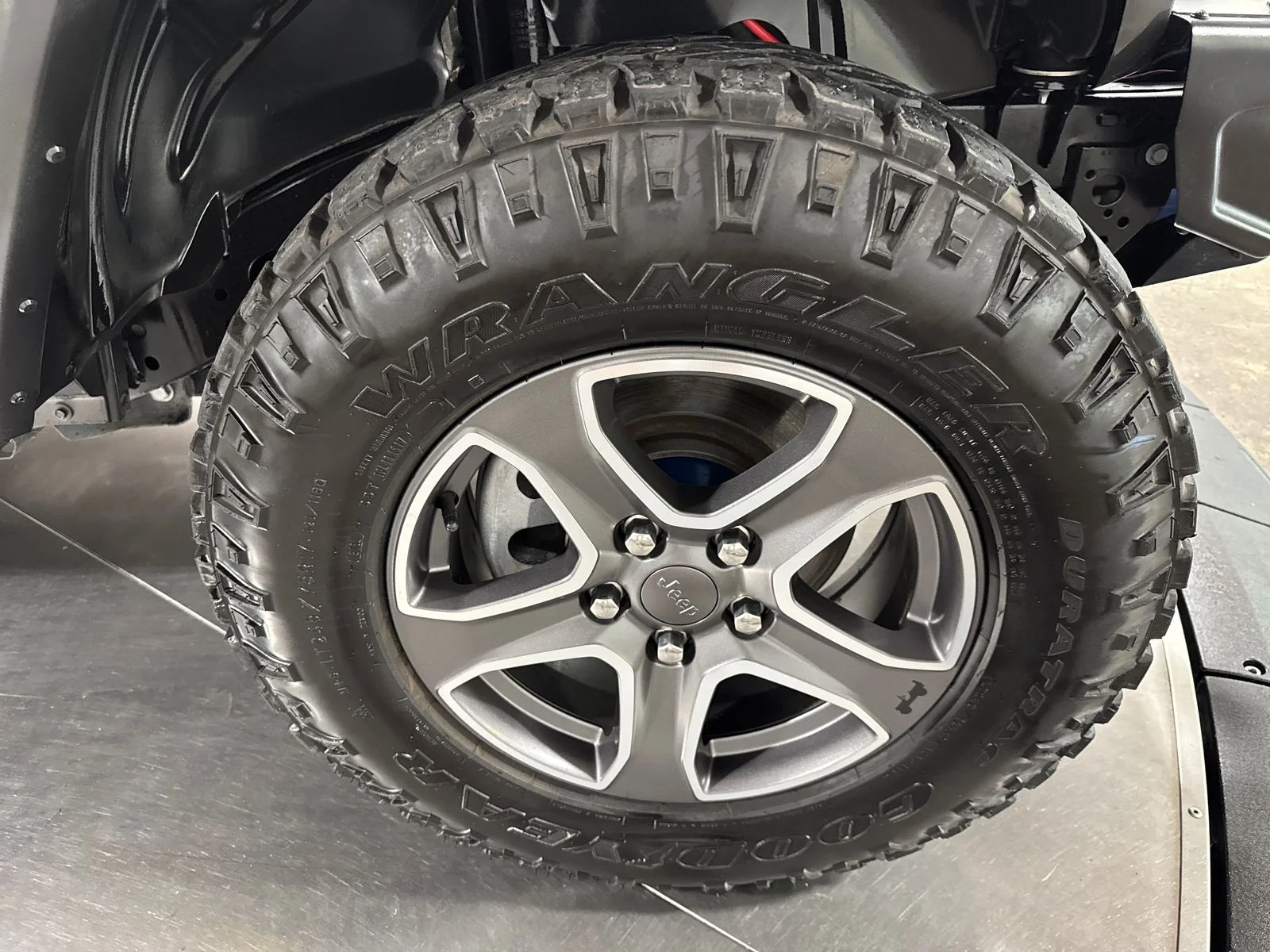 Used 2022 Crystal Metallic Jeep Sport S image 14