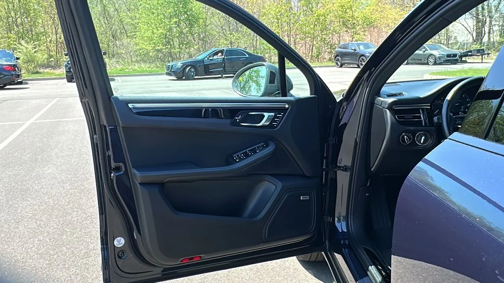 Used 2023 Blue Porsche  image 8