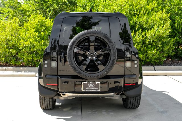 New 2026 Santorini Black Land Rover X-Dynamic SE image 12