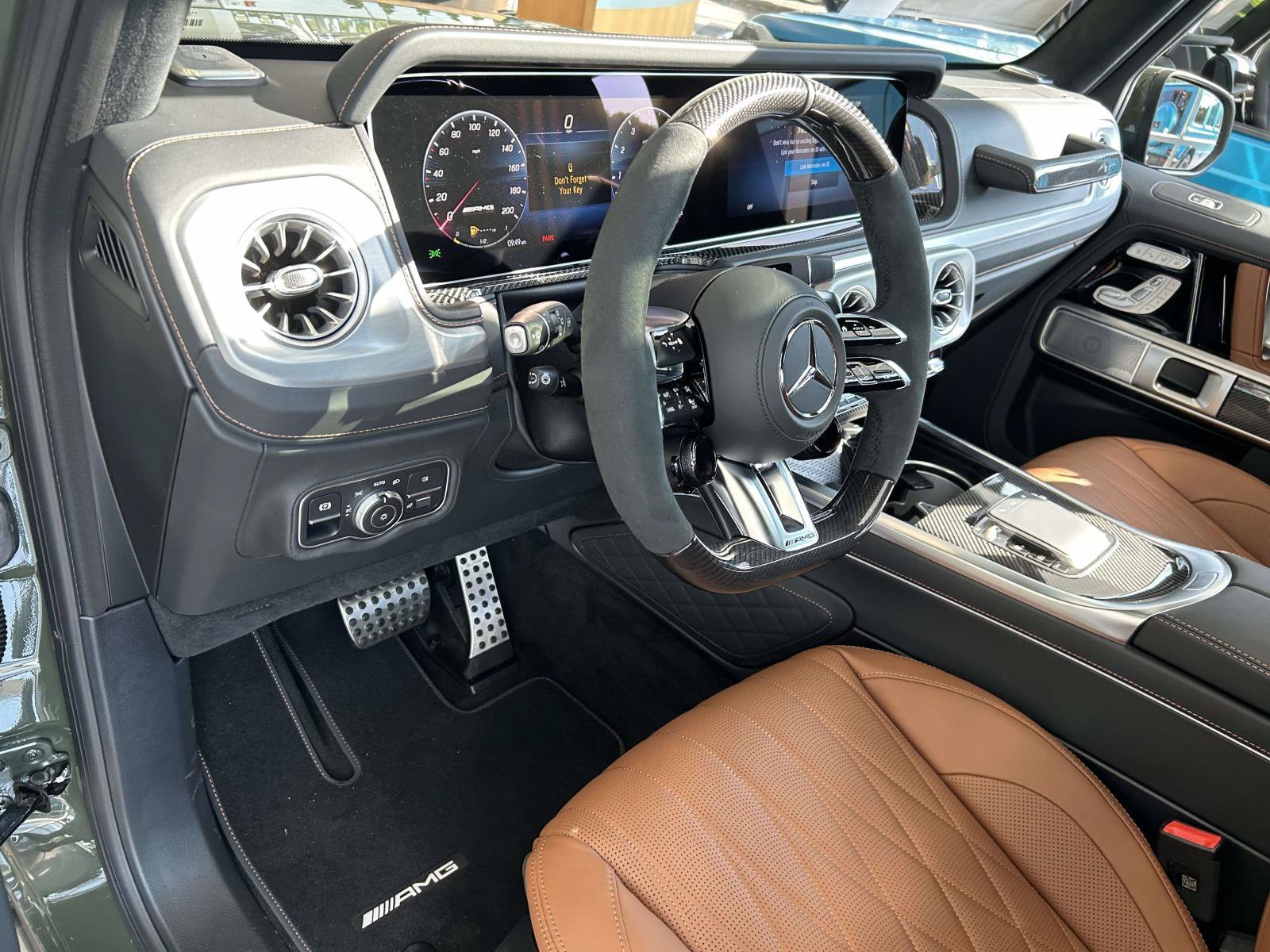 New 2027 MANUFAKTUR customer request glossy paint finish Mercedes-Benz AMG® G 63 SUV image 22