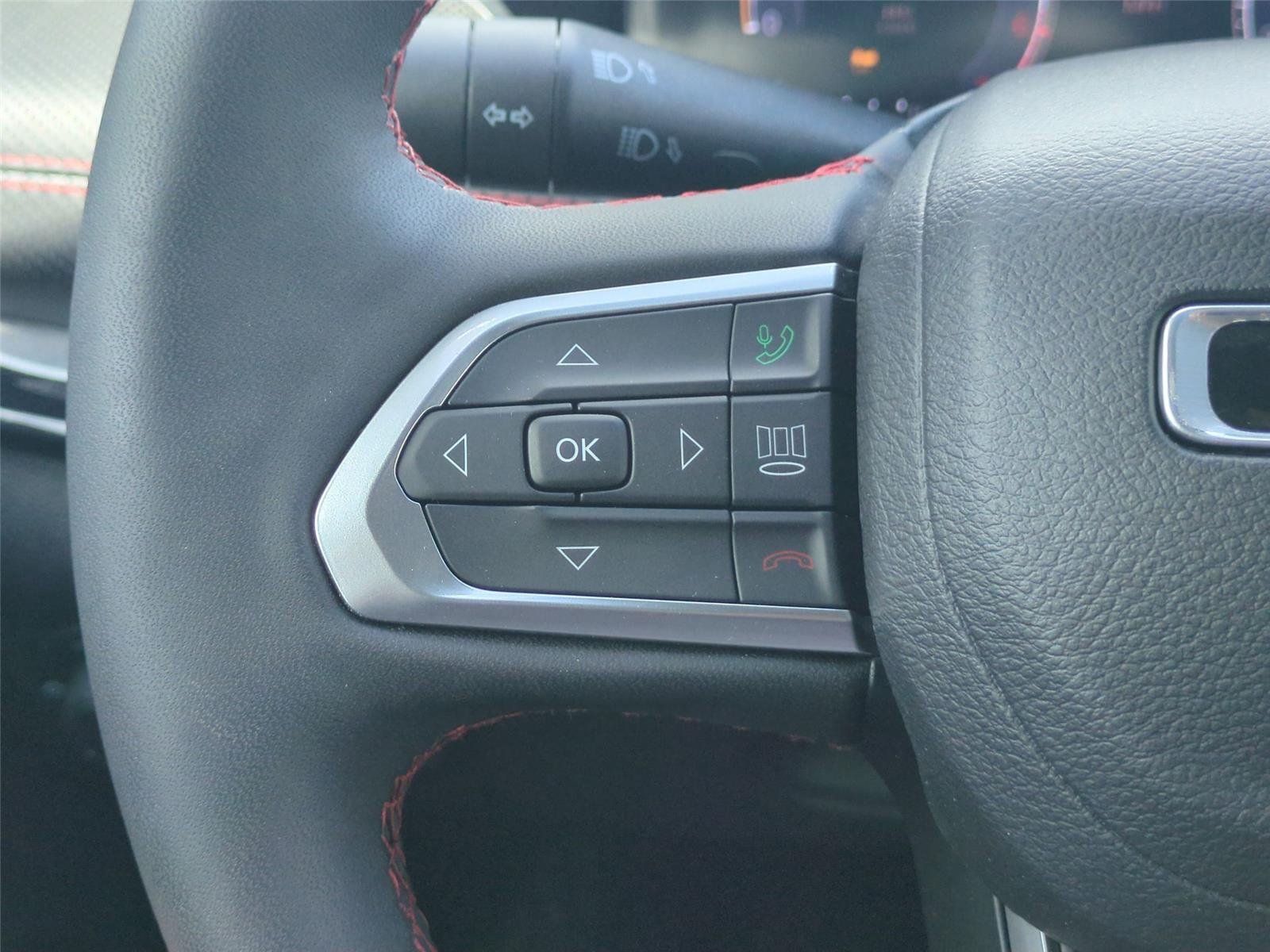 Used 2024 Bright White Clearcoat Jeep Trailhawk image 32