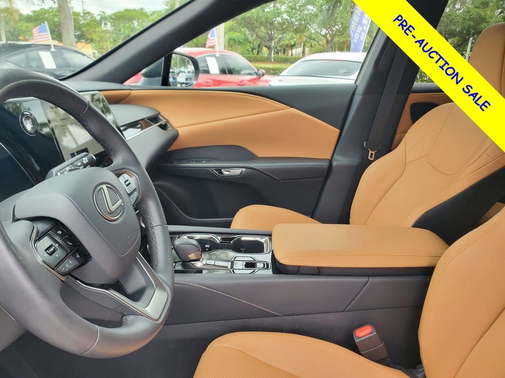 Used 2025 Green Lexus 350 image 16