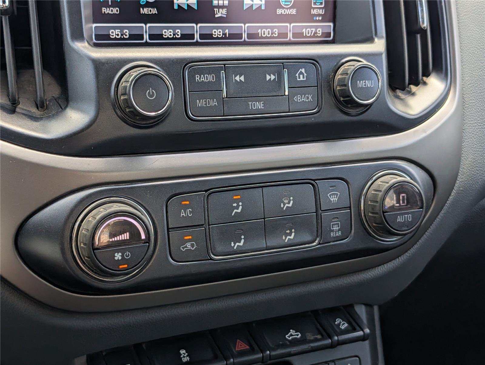 Used 2018 STERLING GRAY METALLIC Chevrolet 4WD Z71 image 20
