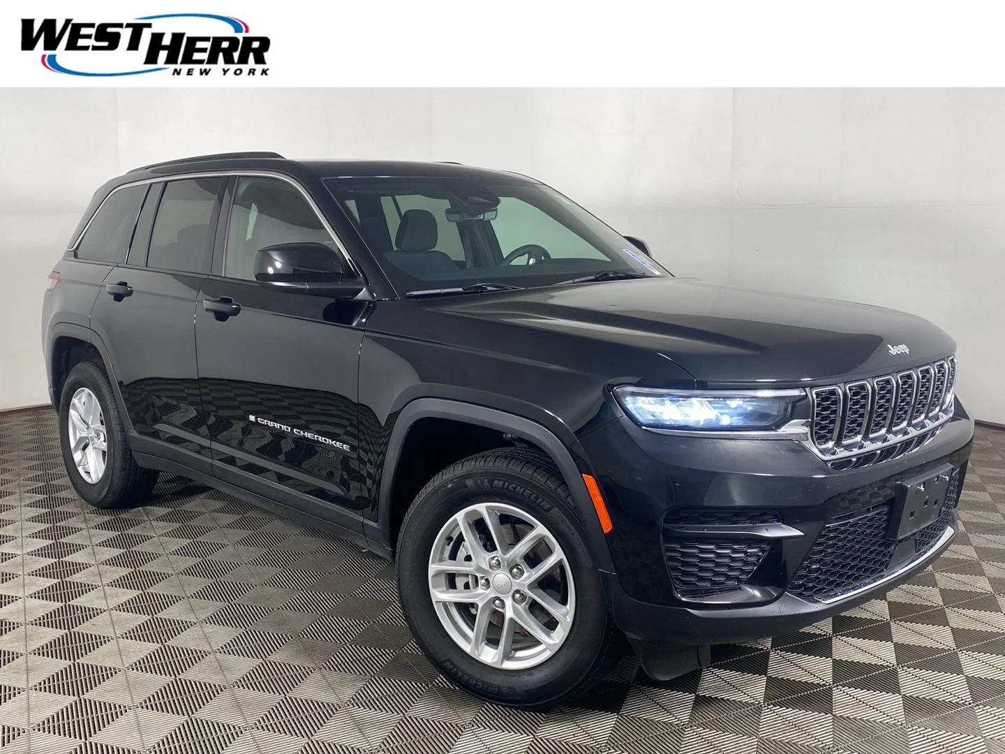 Used 2026 Diamond Black Crystal Pearlcoat Jeep Laredo X image 1