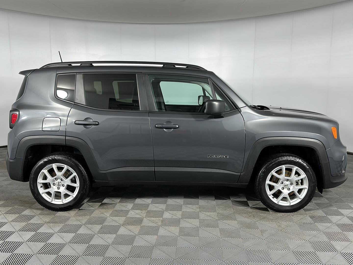 Used 2022 Gray Jeep  image 25