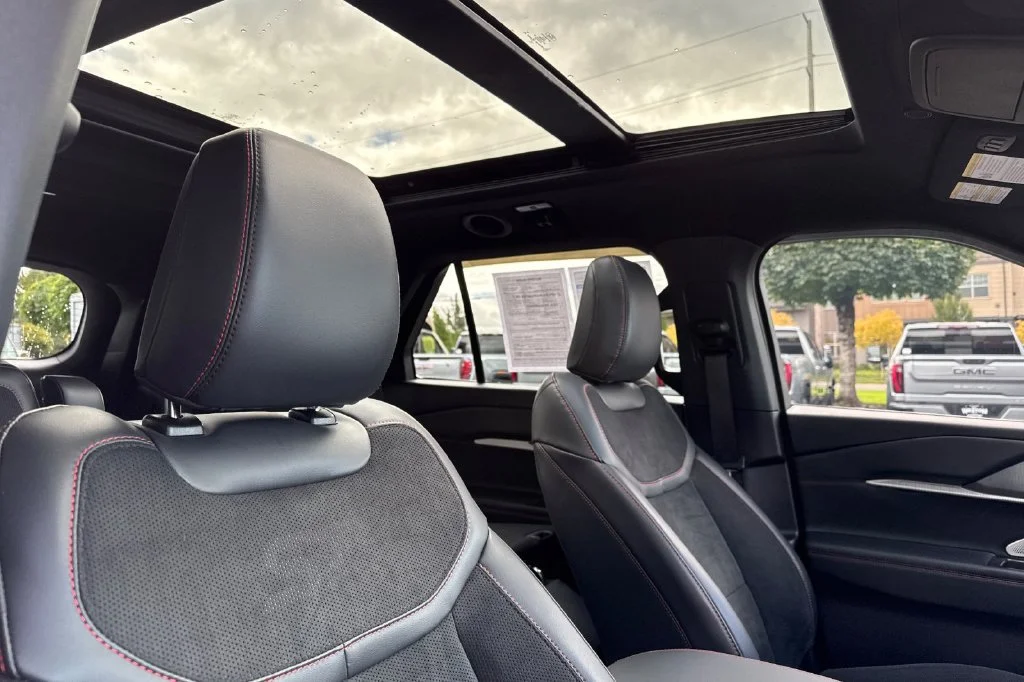 2025 Ford Explorer ST - Photo 18